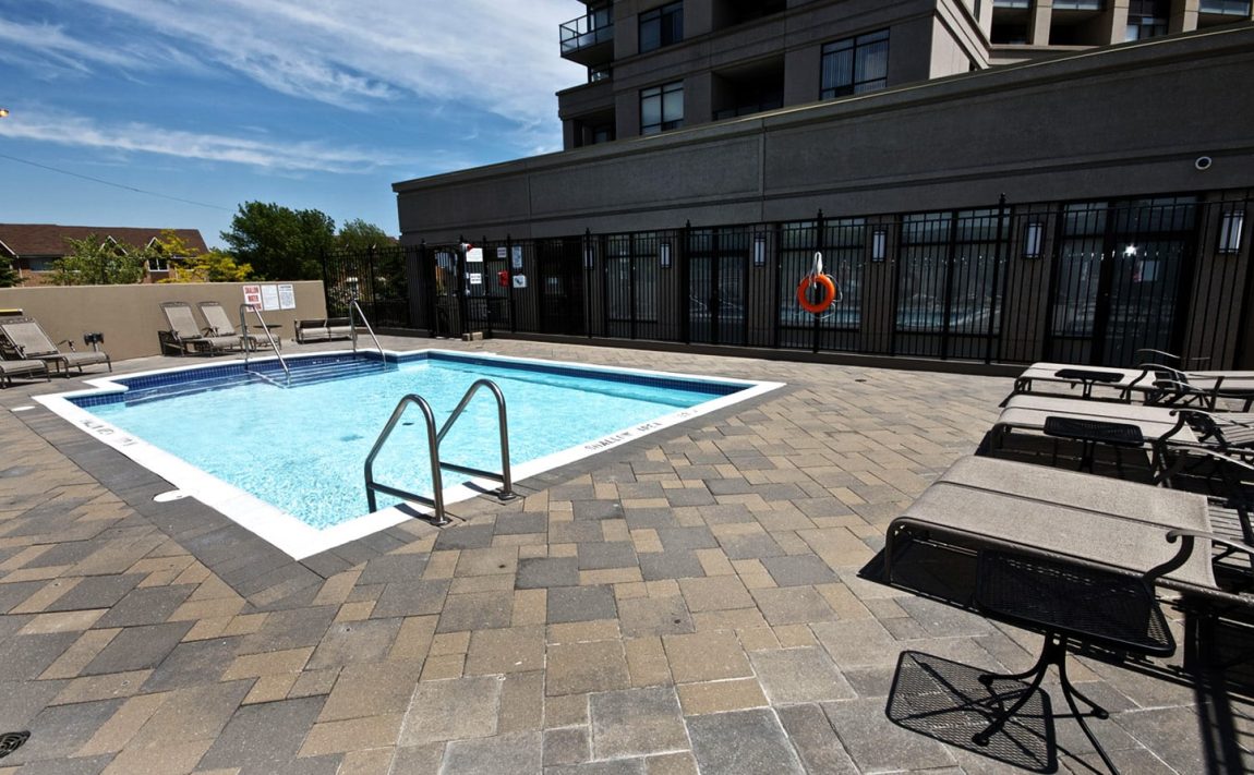 tuscany-gate-220-forum-dr-mississauga-condos-outdoor-pool