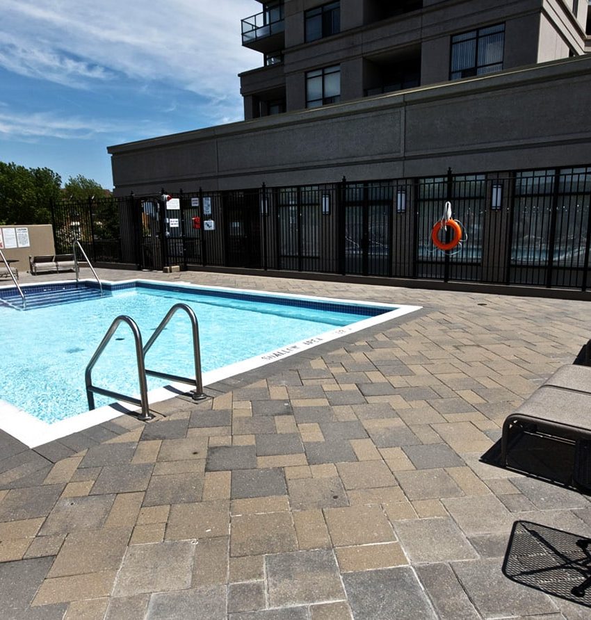 tuscany-gate-220-forum-dr-mississauga-condos-outdoor-pool