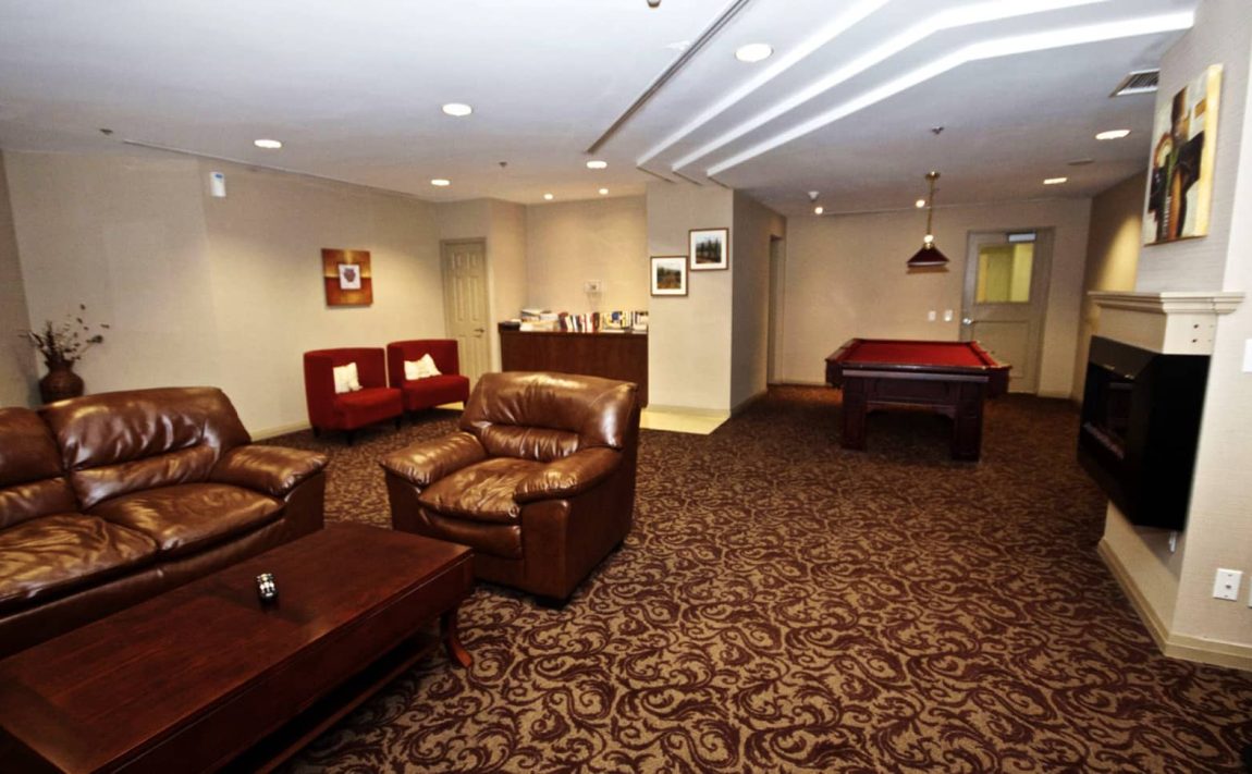 tuscany-gate-220-forum-dr-mississauga-condos-party-room-billiards