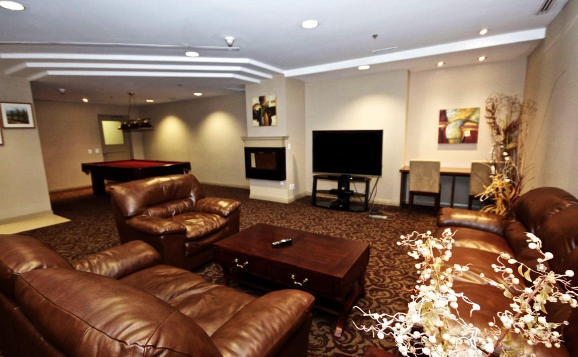 tuscany-gate-220-forum-dr-mississauga-condos-party-room-lounge