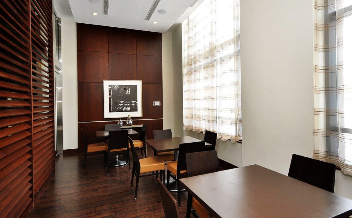 ultra-ovation-condos-330-burnhamthorpe-rd-w-mississauga-amenities-card-room