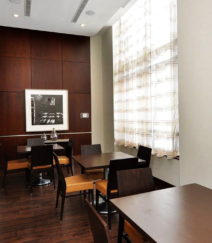 ultra-ovation-condos-330-burnhamthorpe-rd-w-mississauga-amenities-card-room