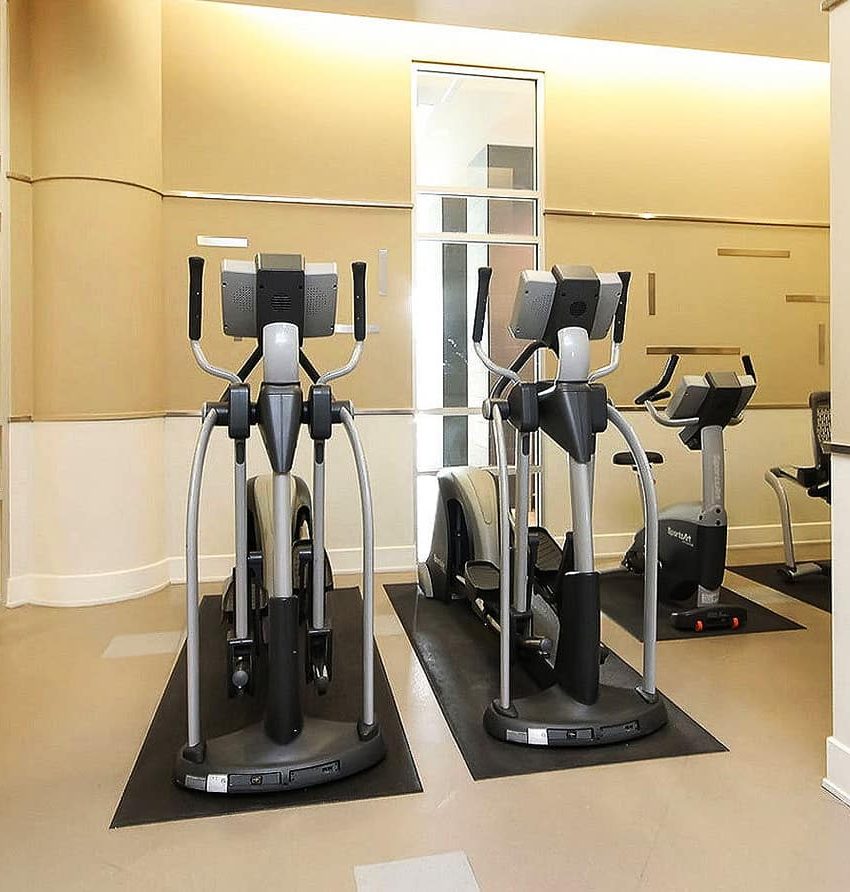 ultra-ovation-condos-330-burnhamthorpe-rd-w-mississauga-amenities-cardio