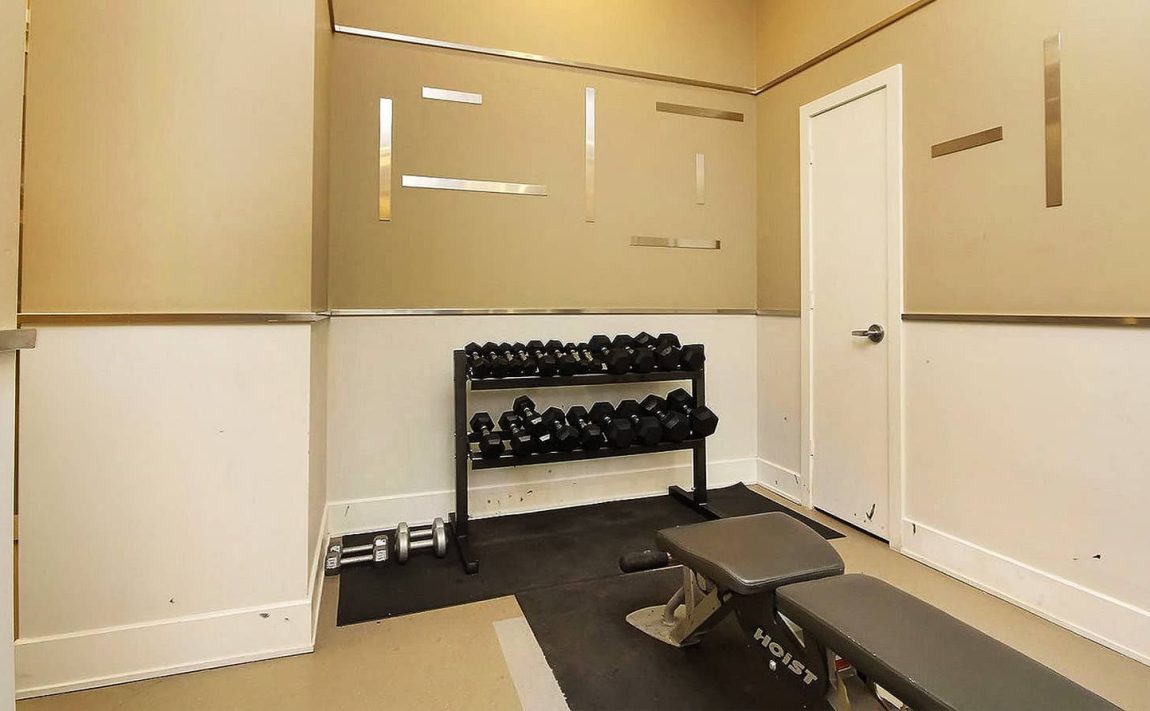 ultra-ovation-condos-330-burnhamthorpe-rd-w-mississauga-amenities-gym