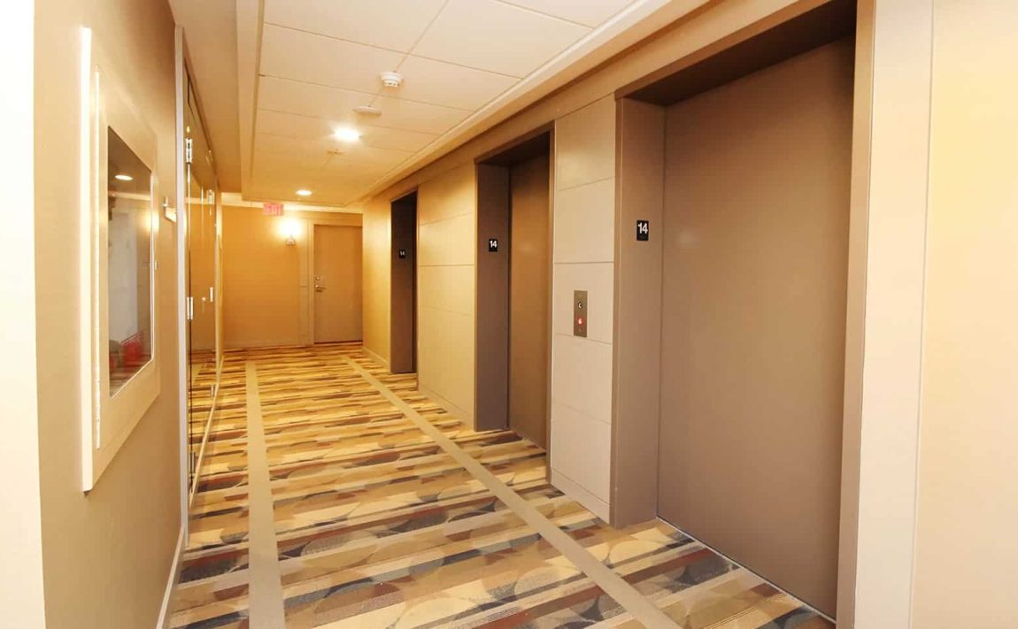 ultra-ovation-condos-330-burnhamthorpe-rd-w-mississauga-elevator-lobby