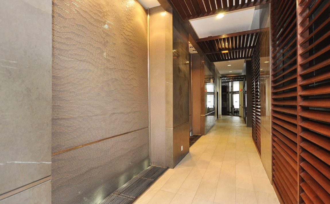 ultra-ovation-condos-330-burnhamthorpe-rd-w-mississauga-hallway