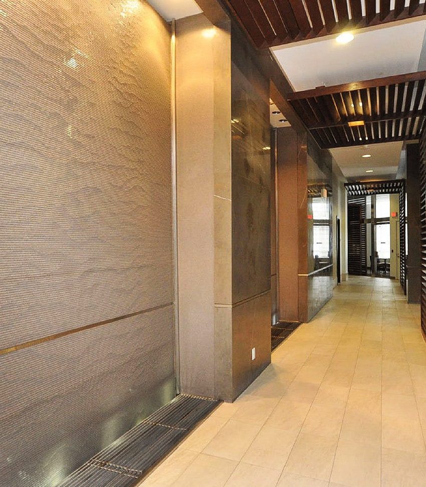 ultra-ovation-condos-330-burnhamthorpe-rd-w-mississauga-hallway