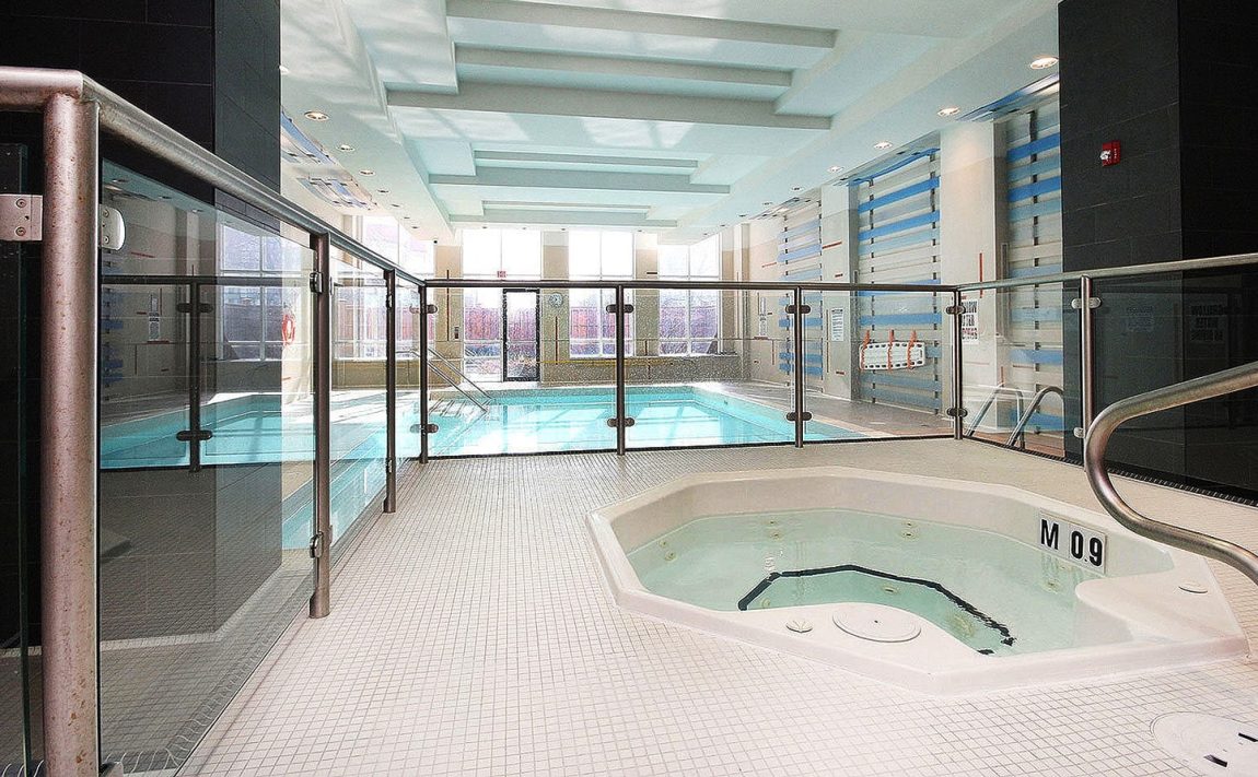 ultra-ovation-condos-330-burnhamthorpe-rd-w-mississauga-indoor-hot-tub