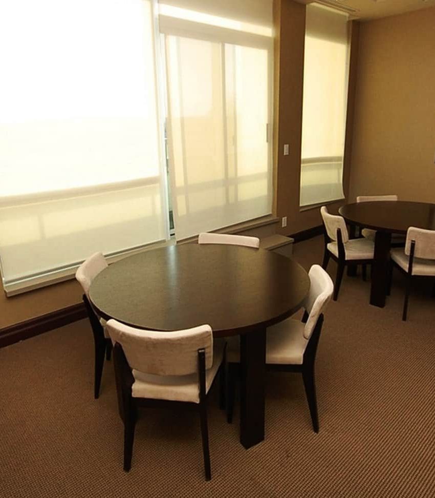 universal-condos-335-rathburn-rd-w-mississauga-amenities-cards-room