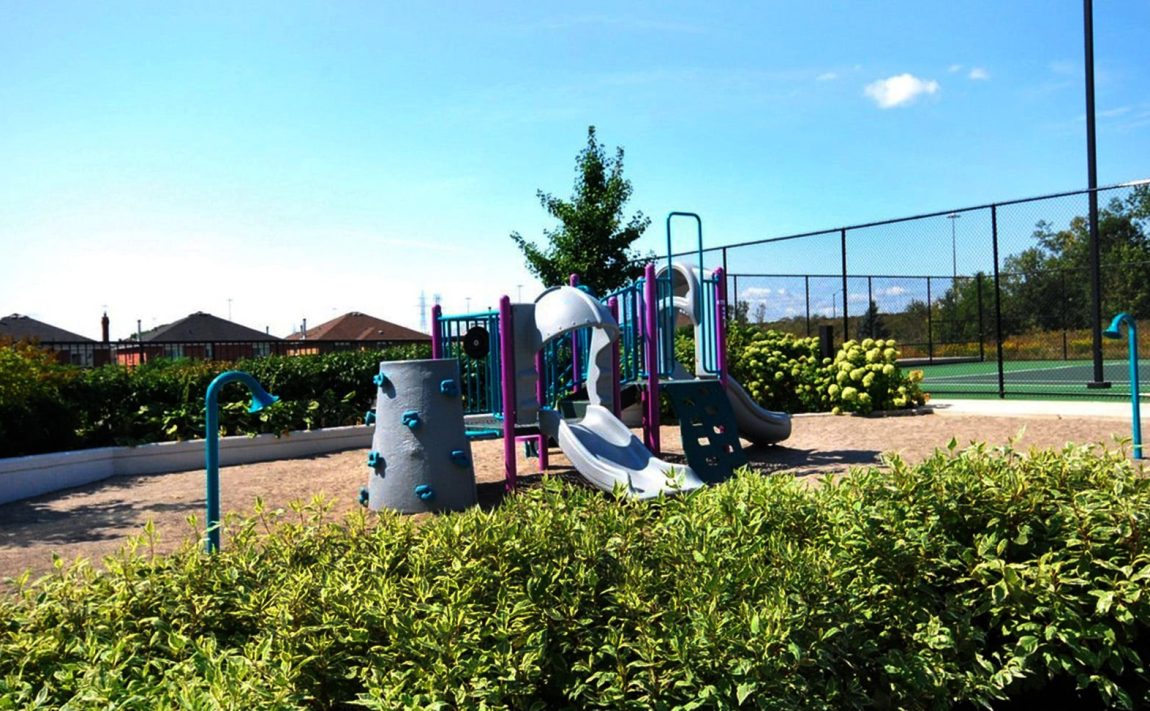 universal-condos-335-rathburn-rd-w-mississauga-childrens-playground