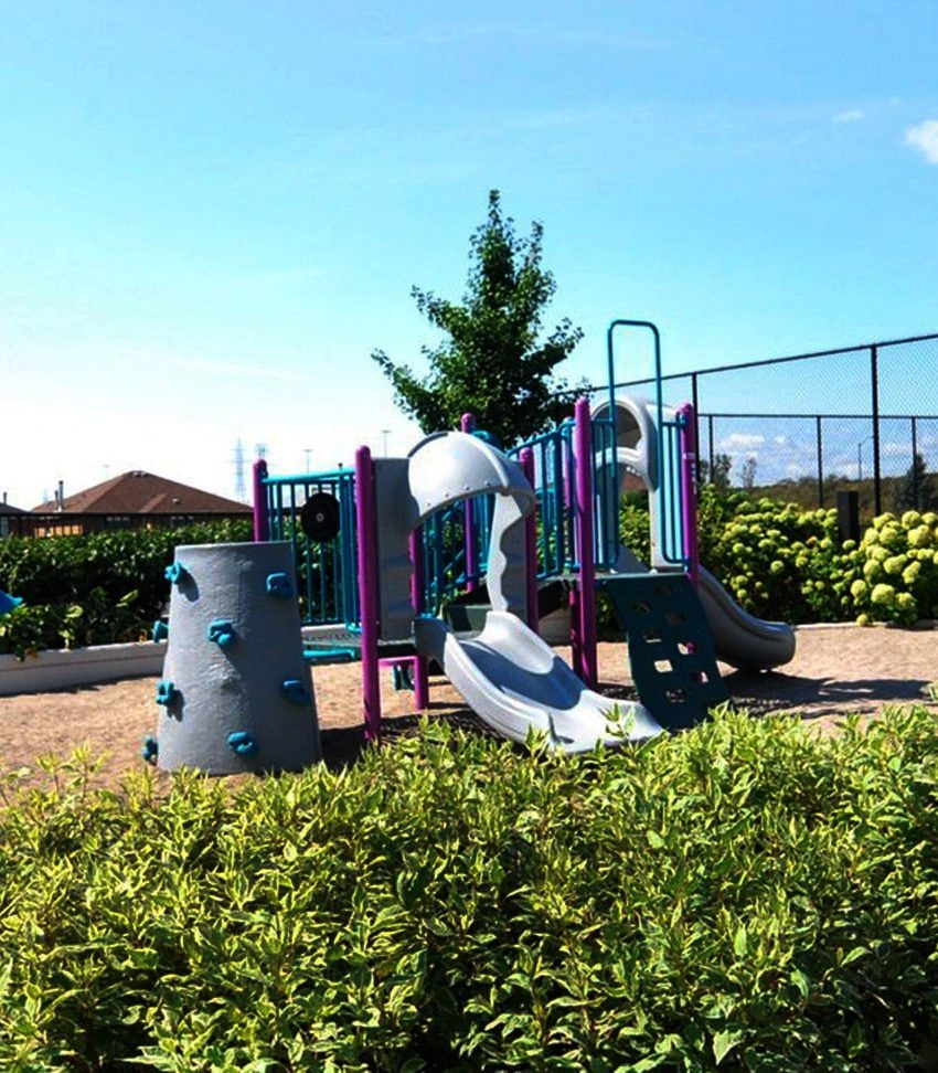 universal-condos-335-rathburn-rd-w-mississauga-childrens-playground