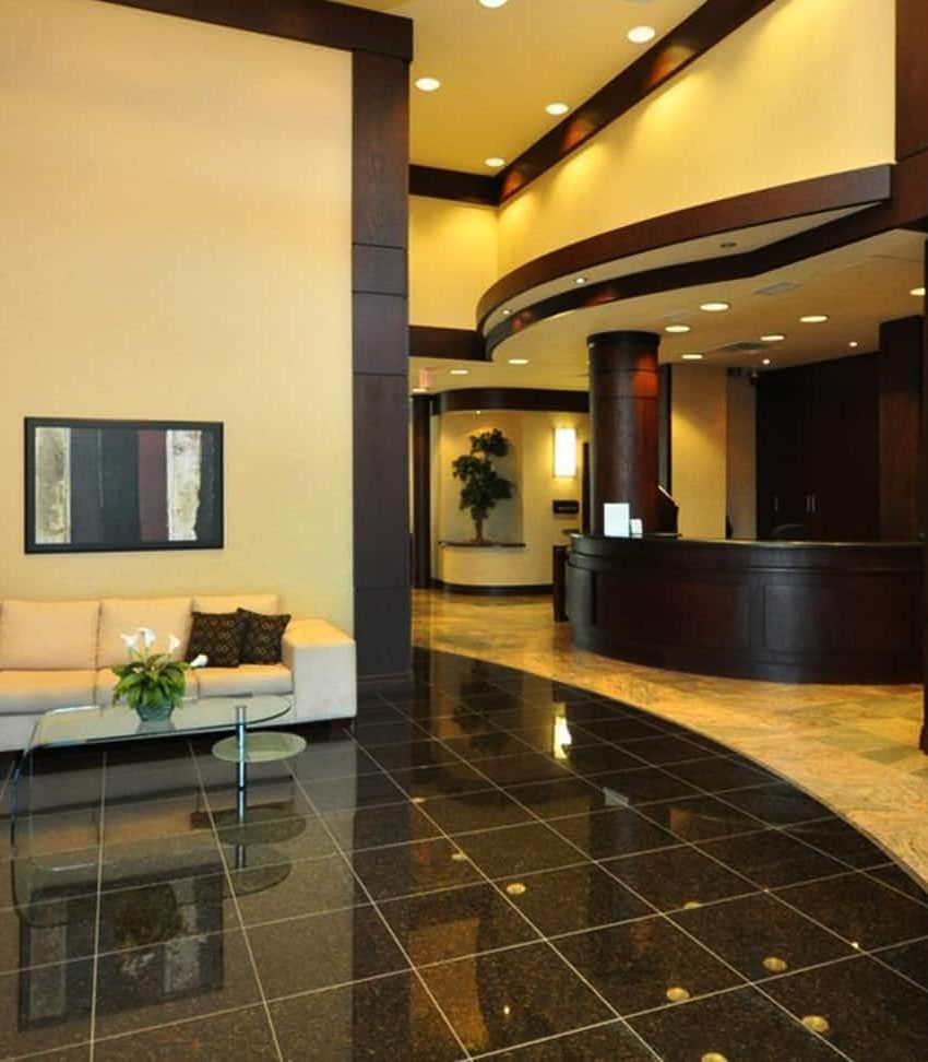 universal-condos-335-rathburn-rd-w-mississauga-concierge-lobby