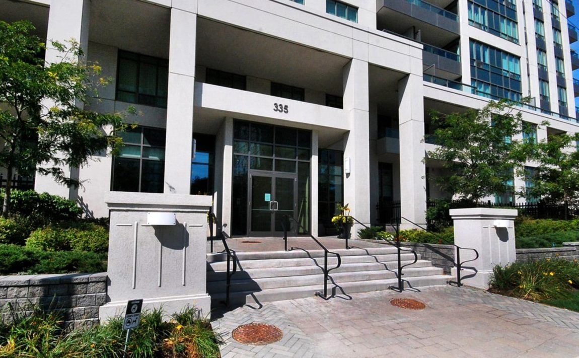 universal-condos-335-rathburn-rd-w-mississauga-front-entrance