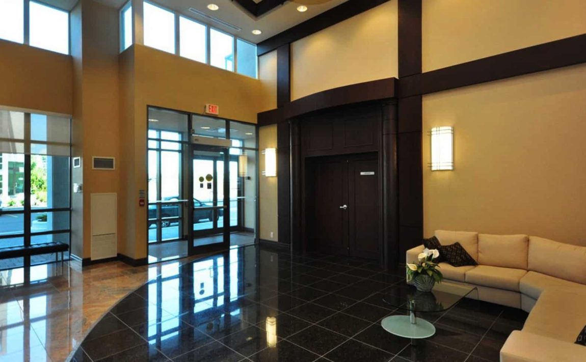 universal-condos-335-rathburn-rd-w-mississauga-front-lobby