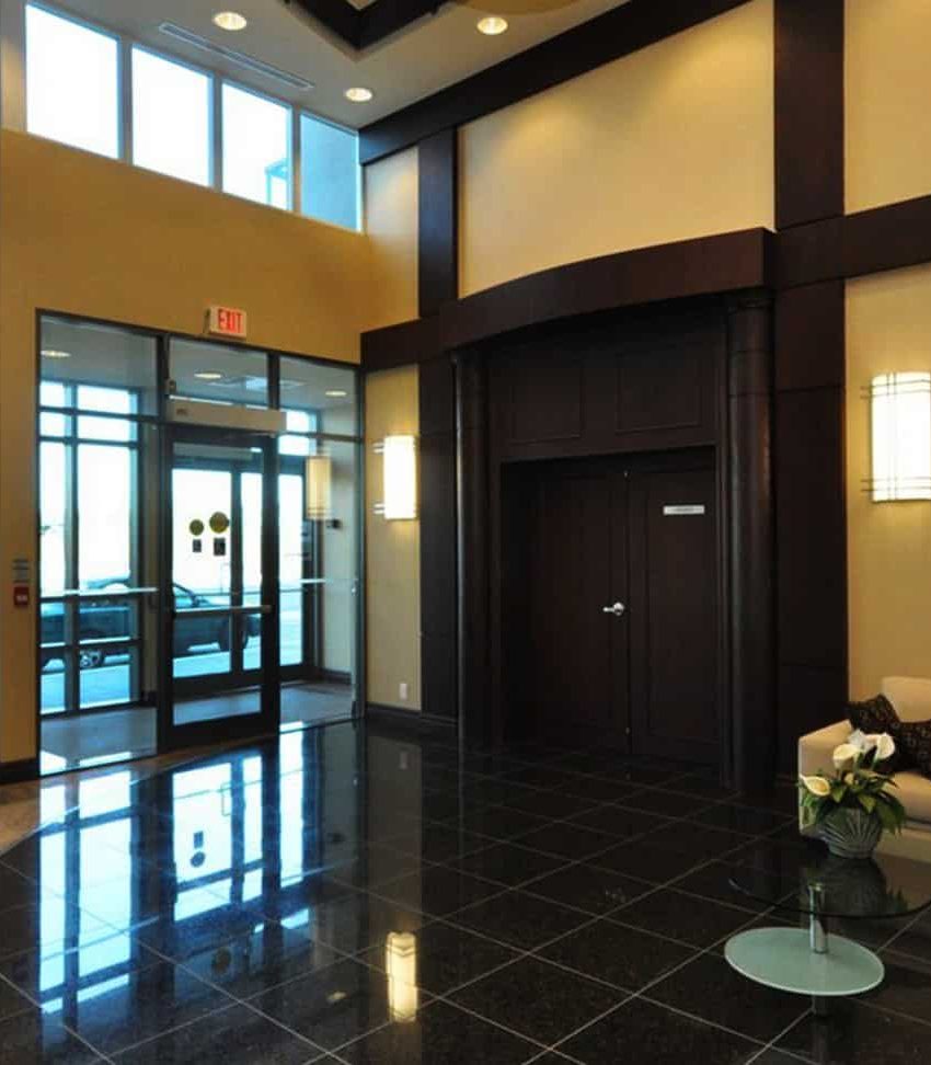 universal-condos-335-rathburn-rd-w-mississauga-front-lobby