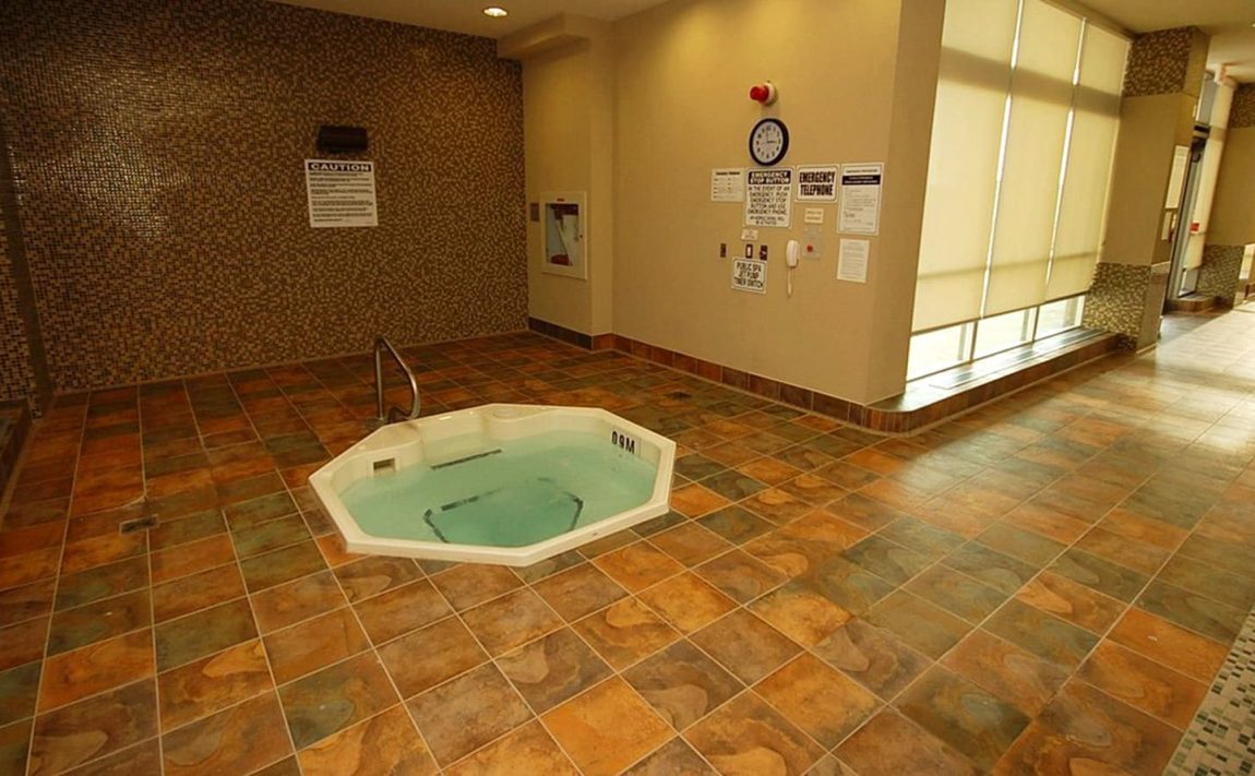 universal-condos-335-rathburn-rd-w-mississauga-indoor-hot-tub