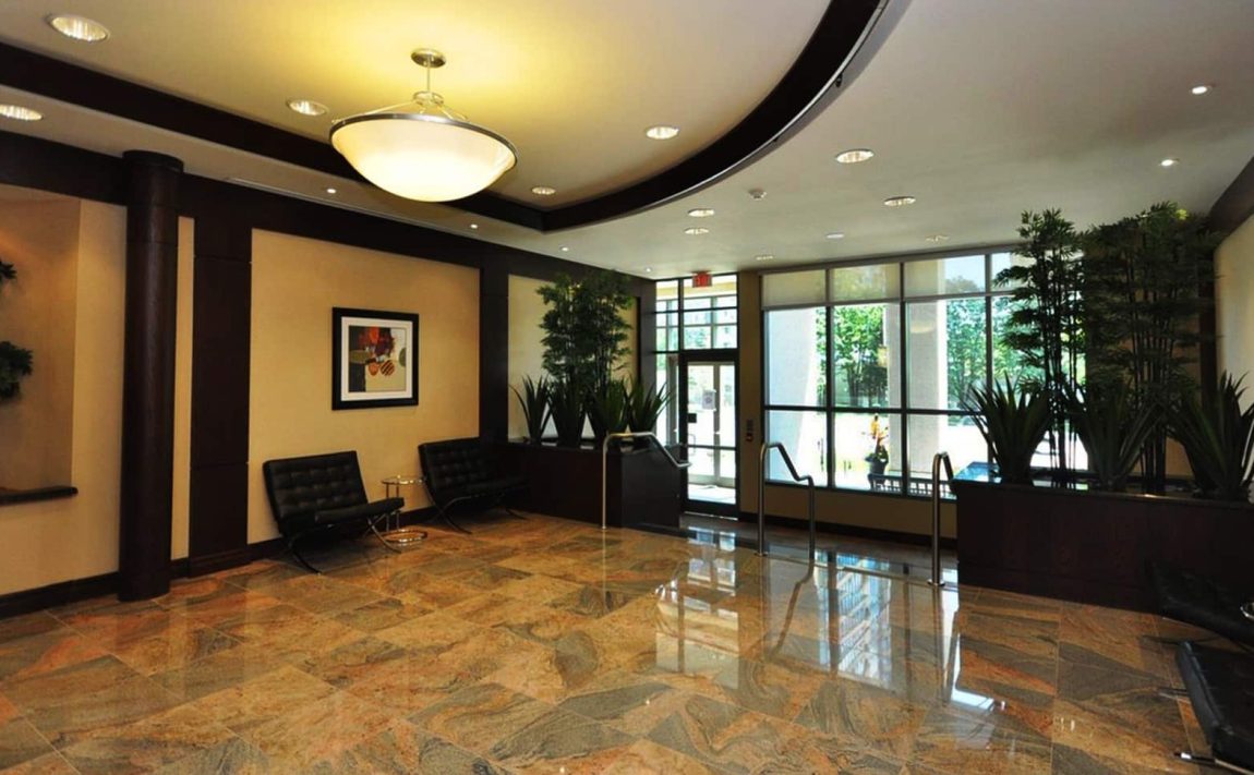 universal-condos-335-rathburn-rd-w-mississauga-lobby