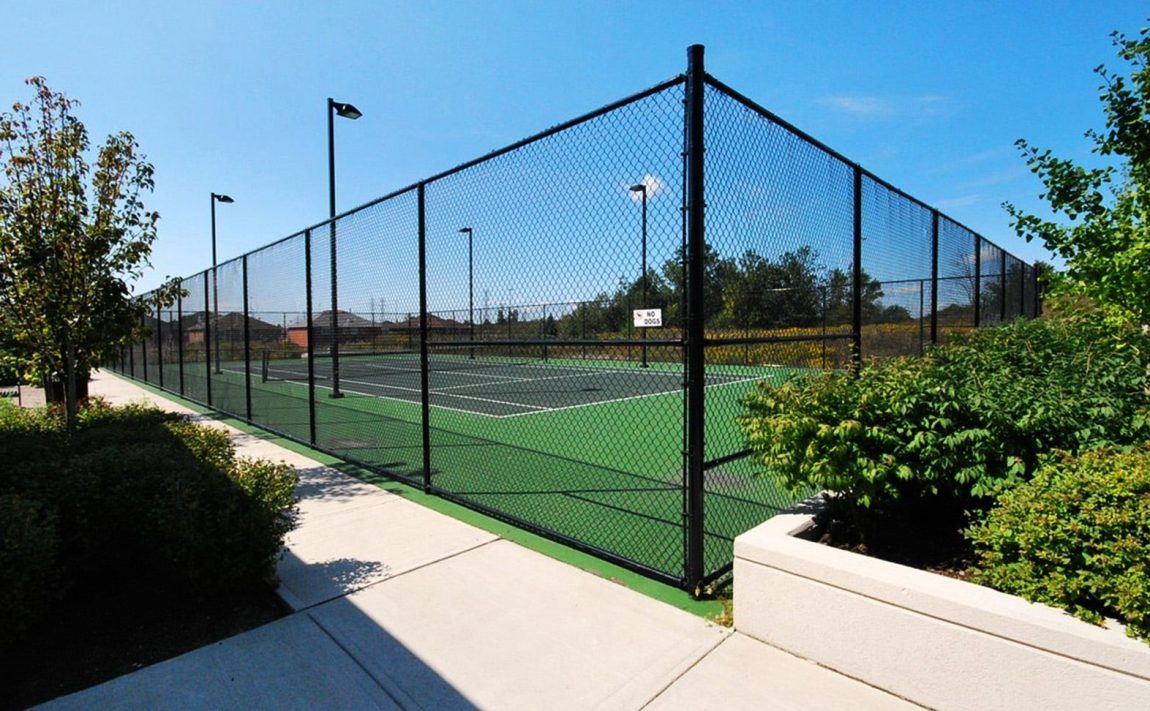 universal-condos-335-rathburn-rd-w-mississauga-tennis-court