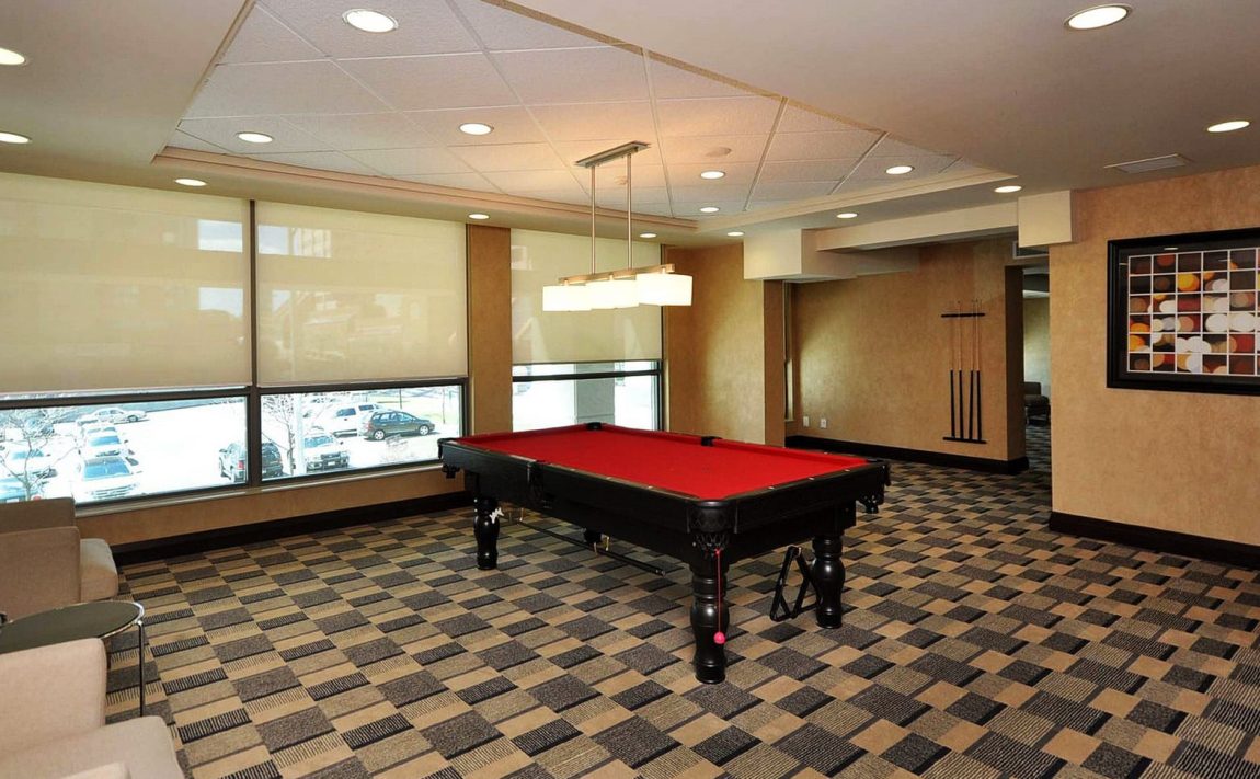 widesuite-condos-208-enfield-pl-mississauga-billiards-table