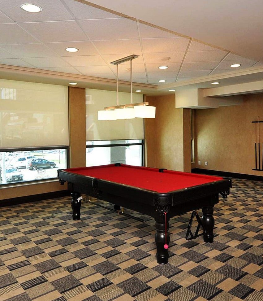 widesuite-condos-208-enfield-pl-mississauga-billiards-table