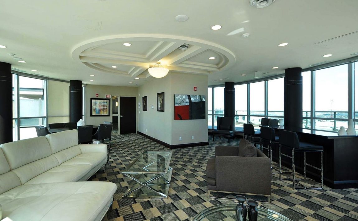 widesuite-condos-208-enfield-pl-mississauga-rooftop-party-room