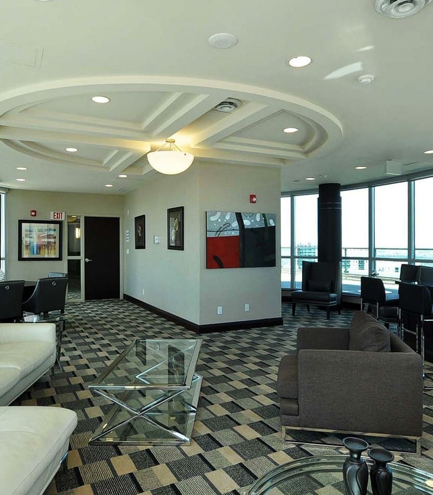 widesuite-condos-208-enfield-pl-mississauga-rooftop-party-room