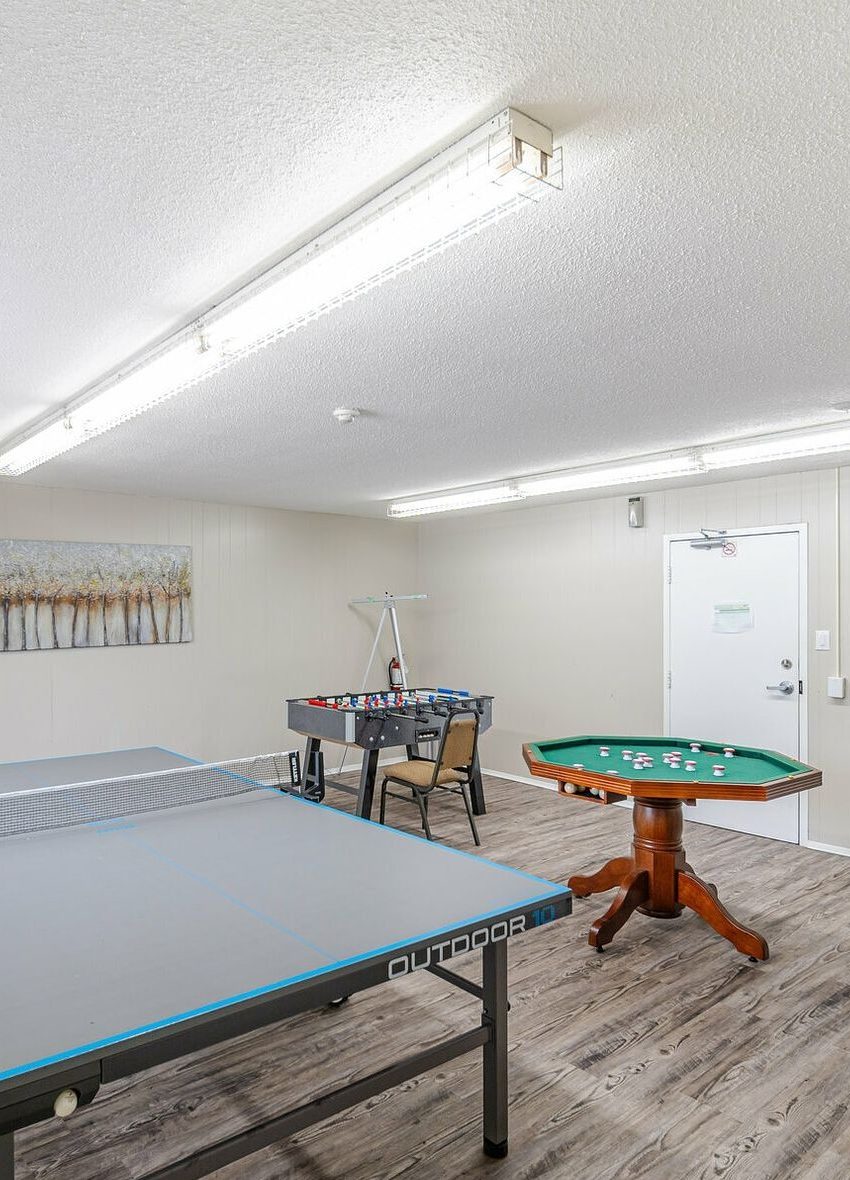 1100-caven-st-condos-mississauga-port-credit-amenities-games-room