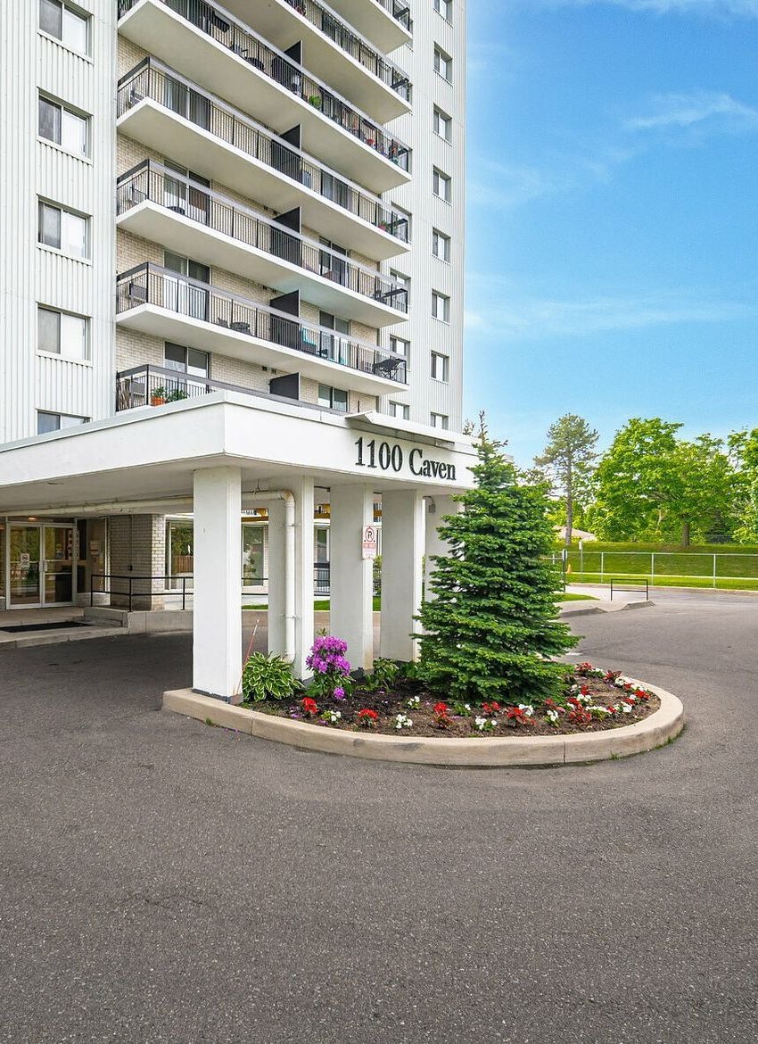 1100-caven-st-condos-mississauga-port-credit-front-entry