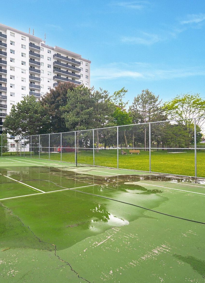 1100-caven-st-condos-mississauga-port-credit-tennis-court