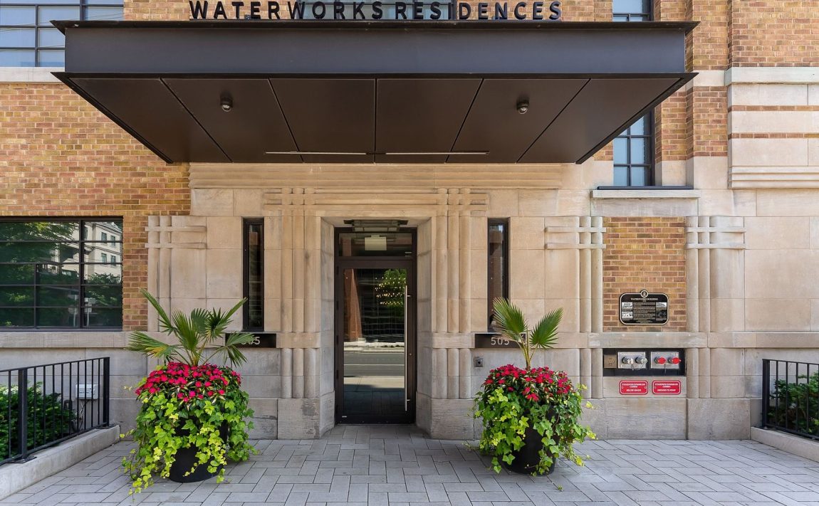 waterworks-condos-505-richmond-st-w-toronto-front-entrance