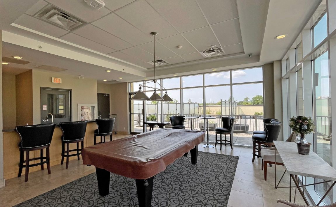 windermere-manor-condos-205-lakeshore-rd-w-oakville-amenities-billiards-table