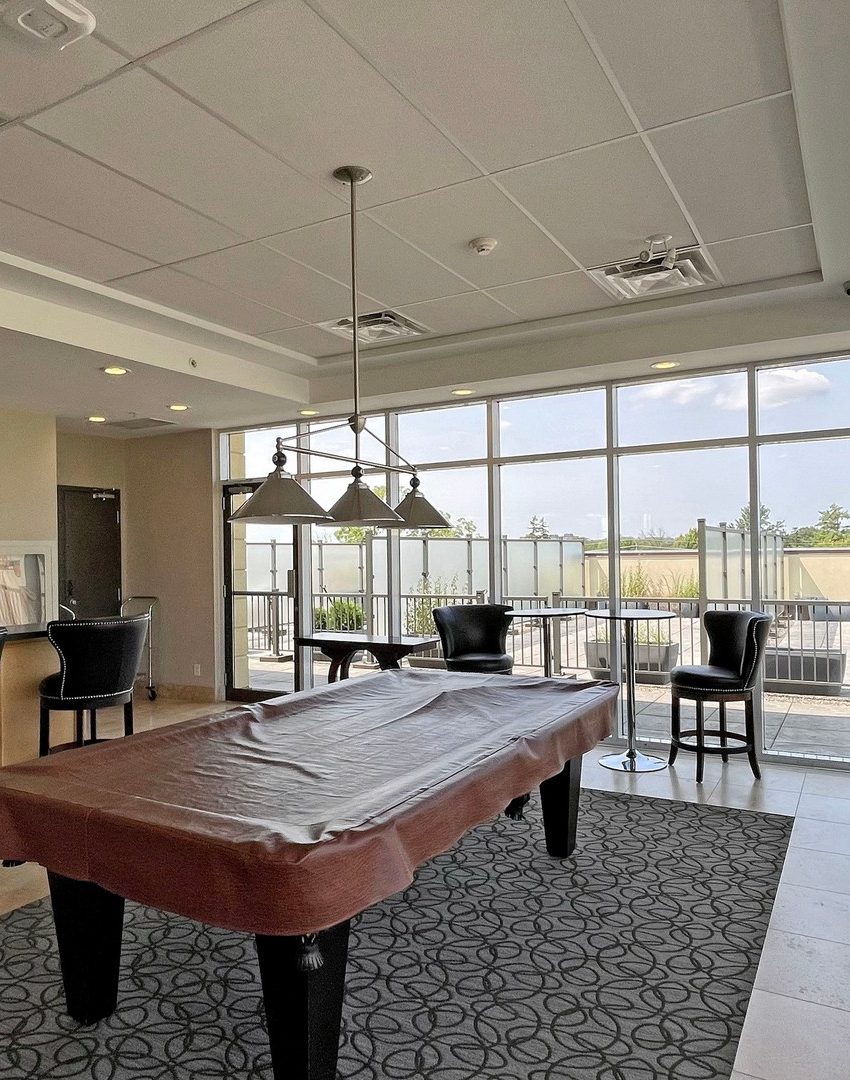 windermere-manor-condos-205-lakeshore-rd-w-oakville-amenities-billiards-table