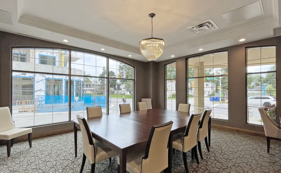 windermere-manor-condos-205-lakeshore-rd-w-oakville-amenities-board-room