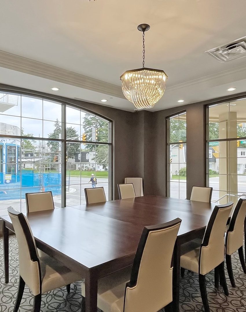 windermere-manor-condos-205-lakeshore-rd-w-oakville-amenities-board-room