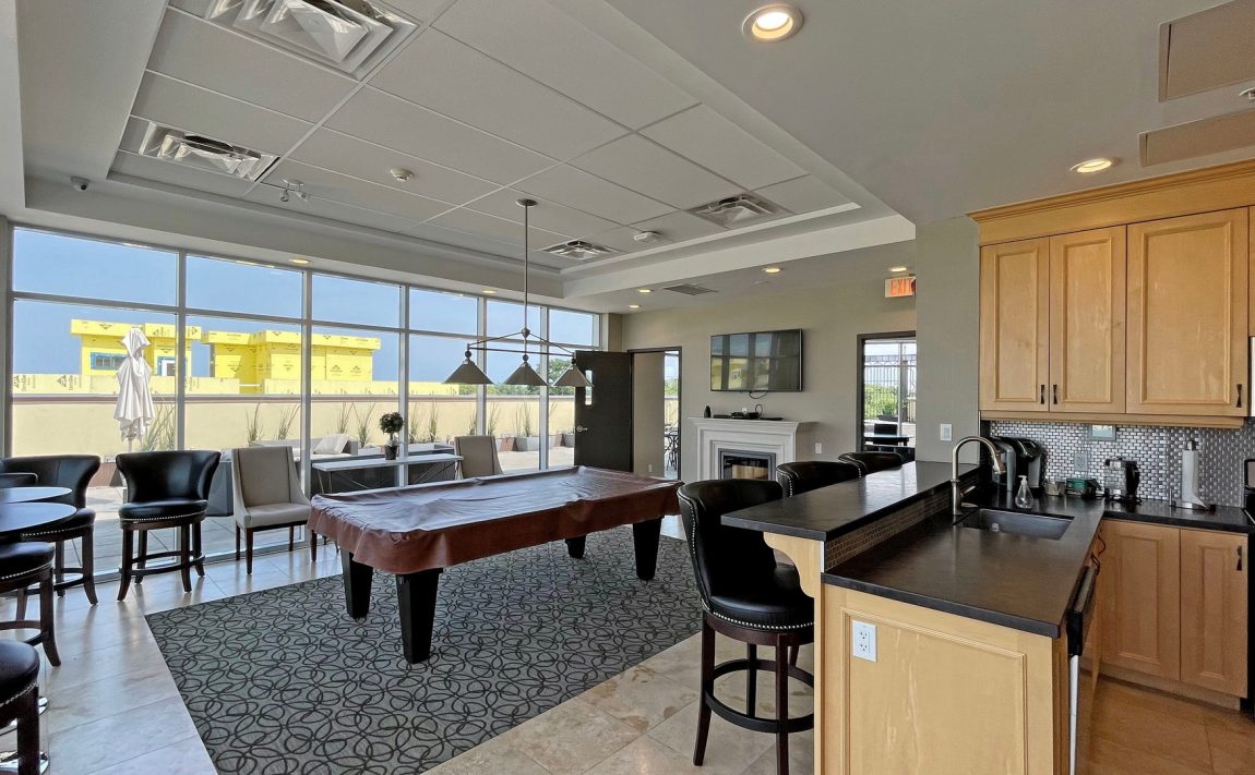 windermere-manor-condos-205-lakeshore-rd-w-oakville-amenities-party-room