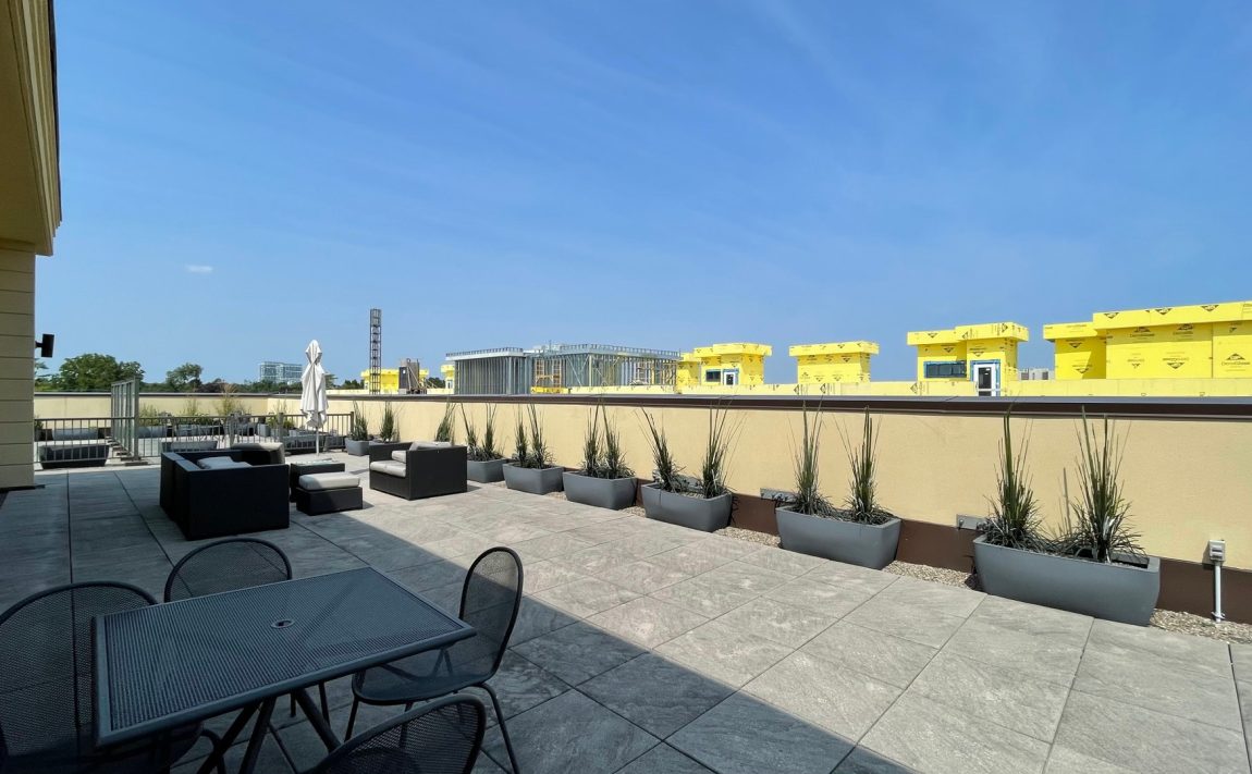 windermere-manor-condos-205-lakeshore-rd-w-oakville-amenities-rooftop-terrace