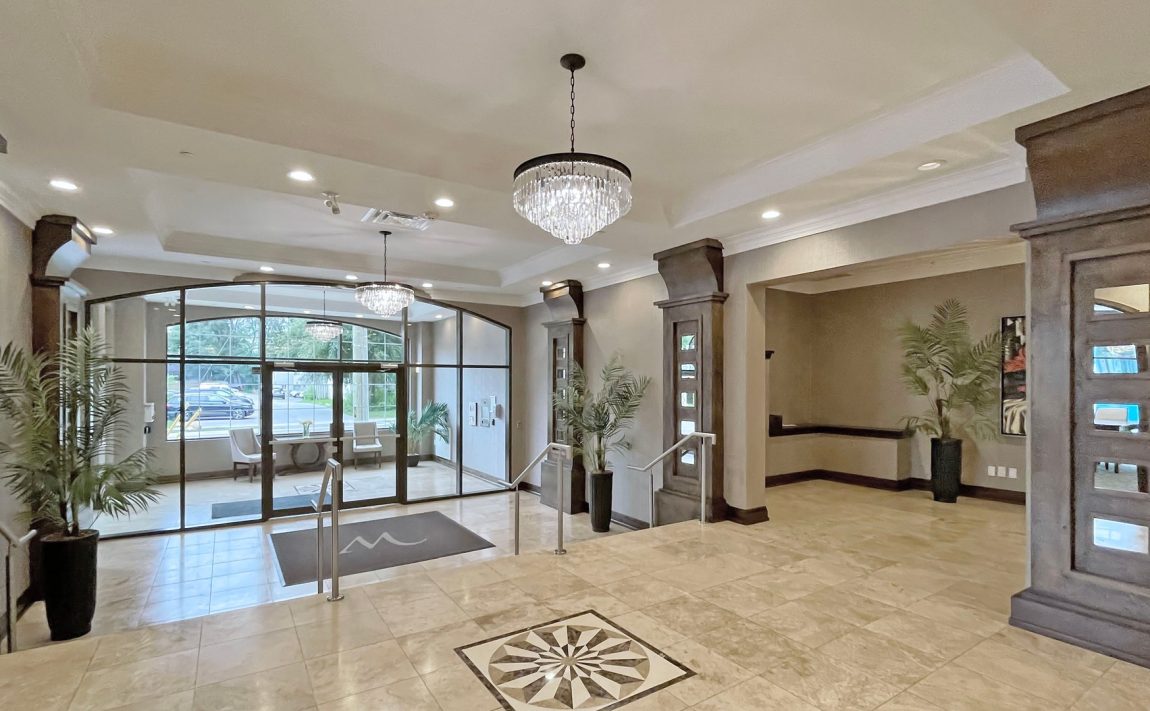 windermere-manor-condos-205-lakeshore-rd-w-oakville-front-lobby