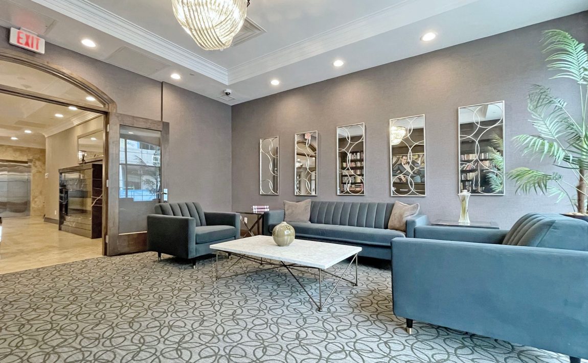 windermere-manor-condos-205-lakeshore-rd-w-oakville-lobby-waiting-area