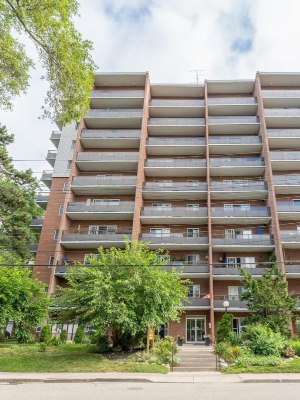 15-elizabeth-st-n-mississauga-condos-port-credit-for-sale