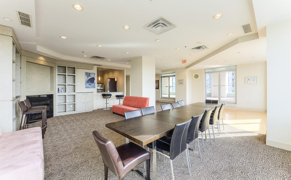 1-avondale-lofts-1-avondale-ave-north-york-amenities-lounge-room