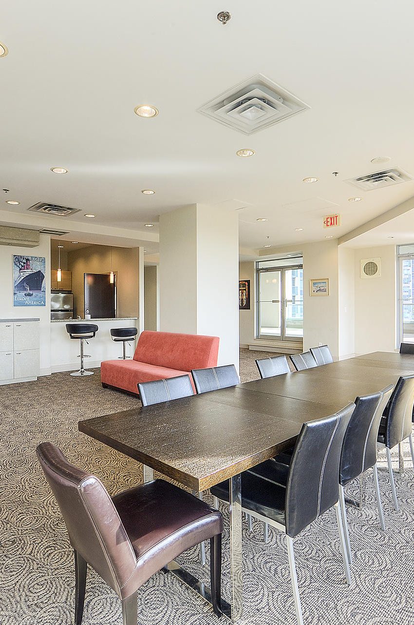 1-avondale-lofts-1-avondale-ave-north-york-amenities-lounge-room
