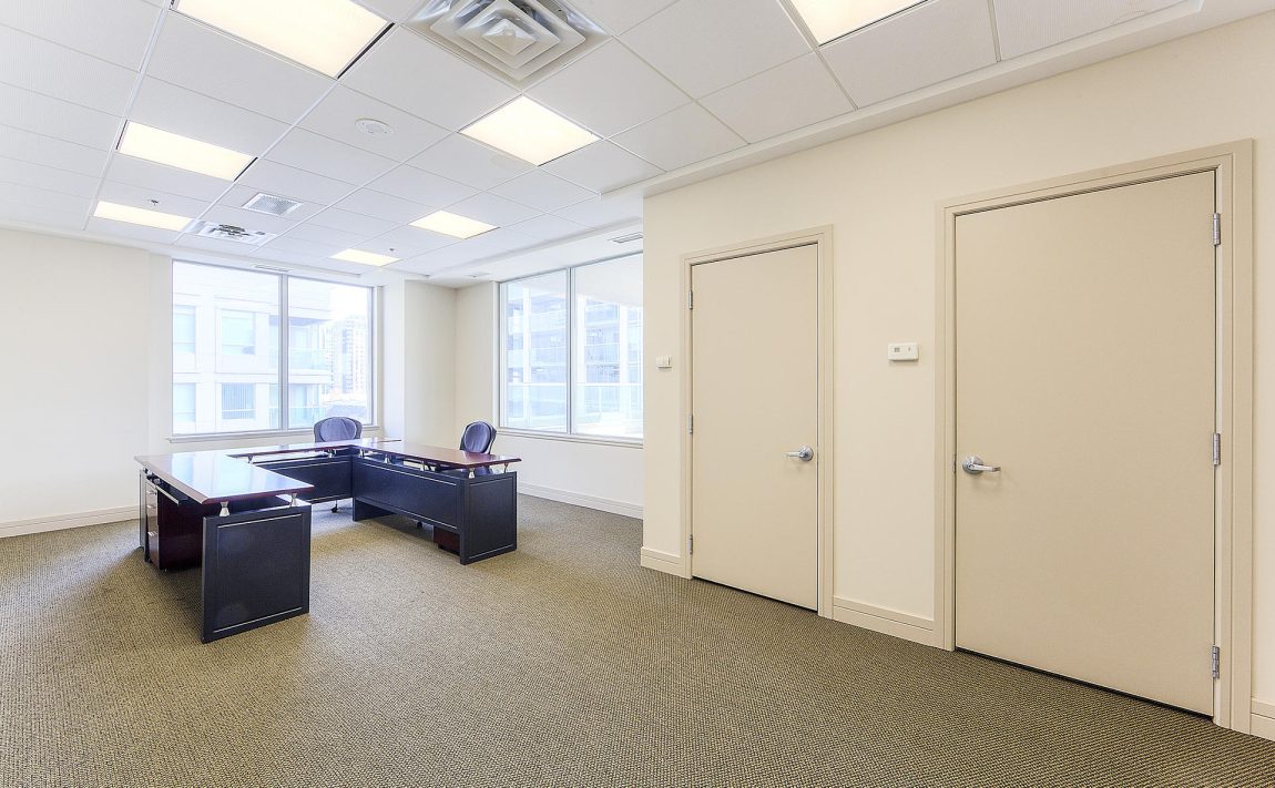 1-avondale-lofts-1-avondale-ave-north-york-amenities-meeting-room