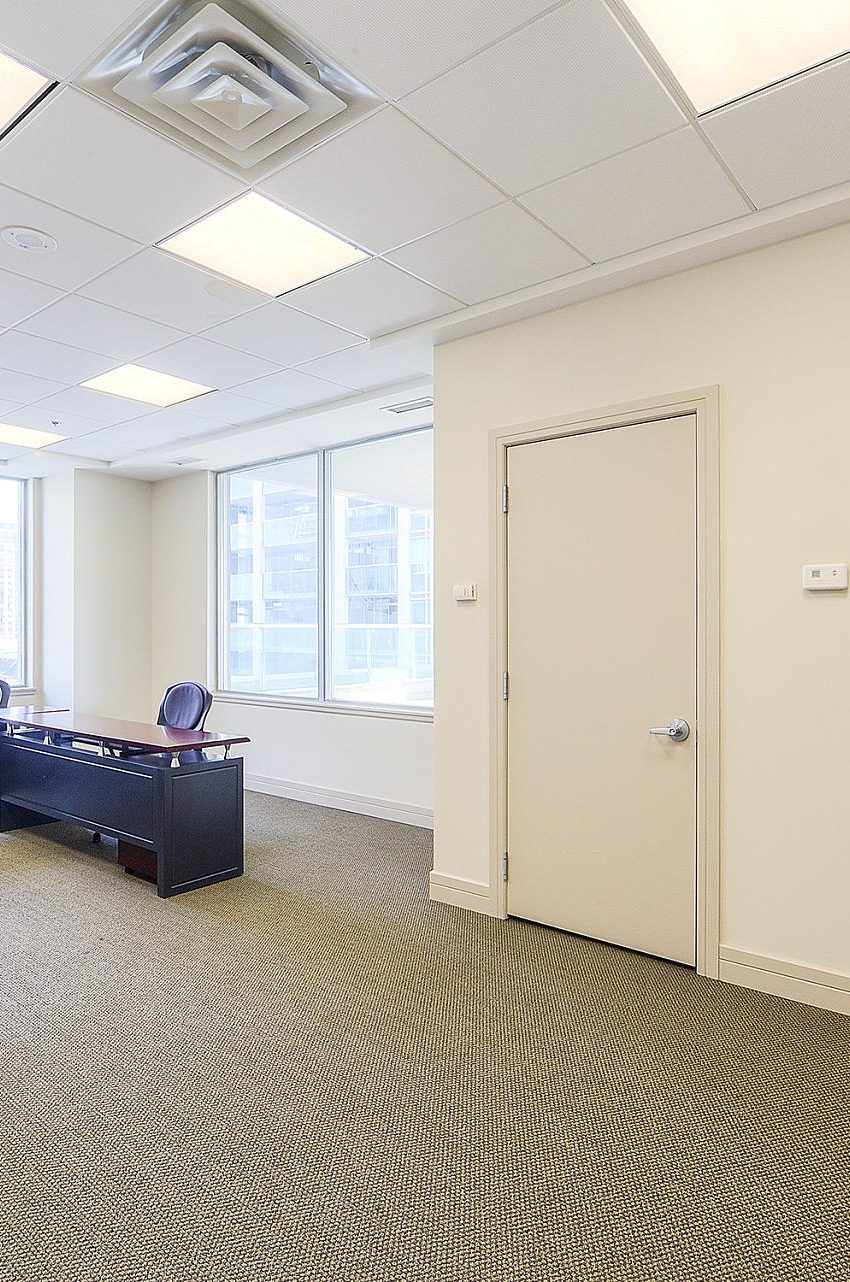 1-avondale-lofts-1-avondale-ave-north-york-amenities-meeting-room