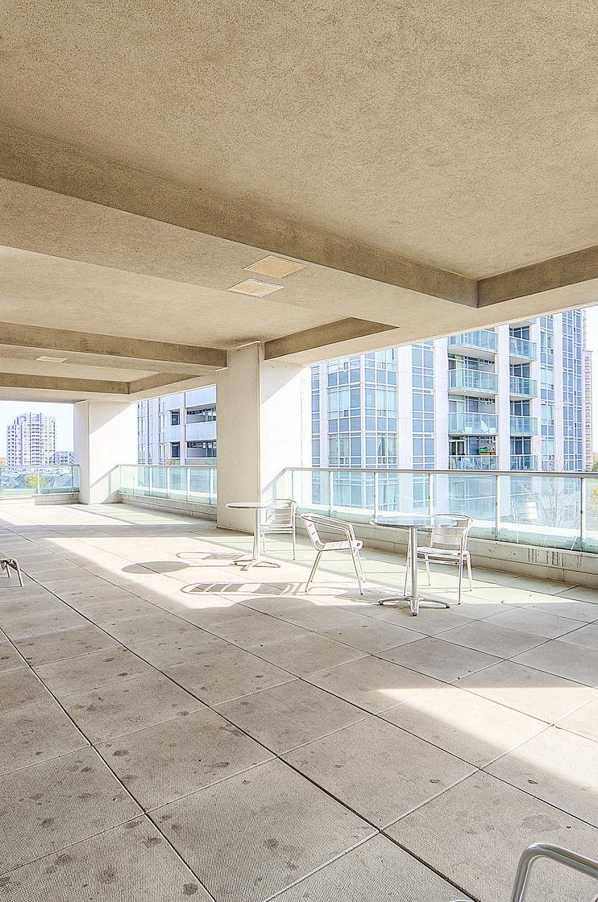 1-avondale-lofts-1-avondale-ave-north-york-amenities-outdoor-terrace