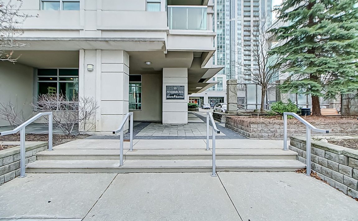 1-avondale-lofts-1-avondale-ave-north-york-front-entry