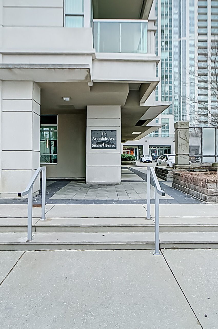1-avondale-lofts-1-avondale-ave-north-york-front-entry