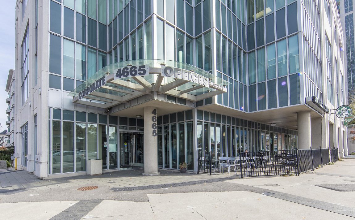 1-avondale-lofts-1-avondale-ave-north-york-podium