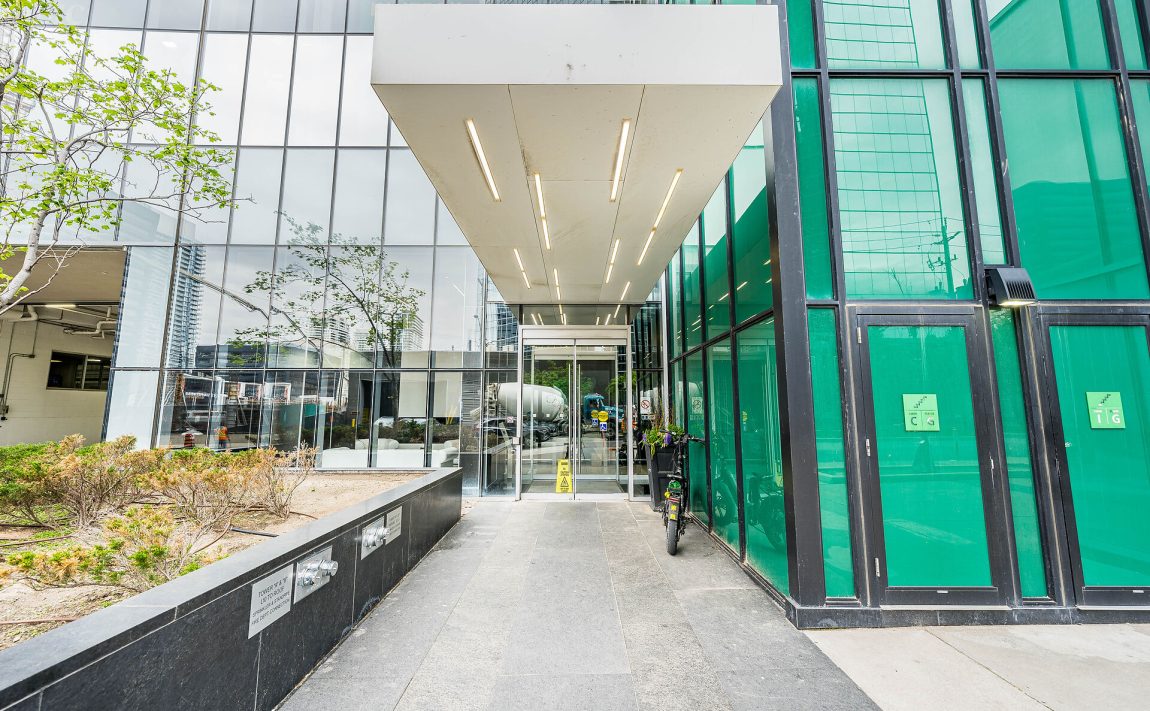emerald-park-condos-9-bogart-ave-11-bogart-ave-north-york-front-entrance