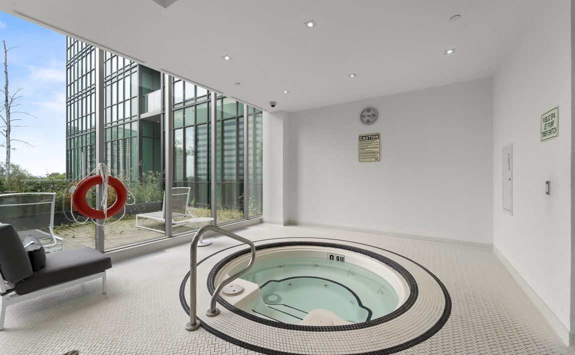 emerald-park-condos-9-bogart-ave-11-bogart-ave-north-york-indoor-hot-tub