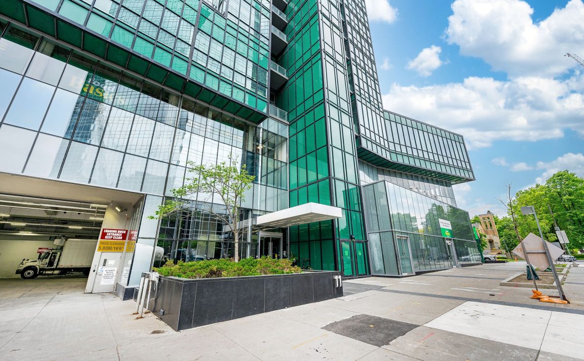 emerald-park-condos-9-bogart-ave-11-bogart-ave-north-york-podium